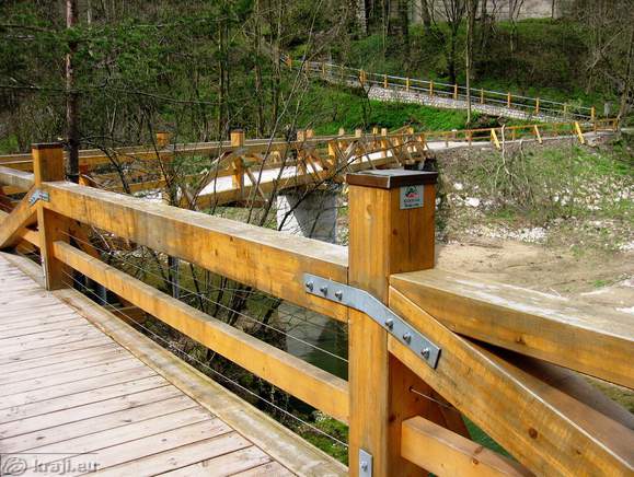 Brv pod starim mestnim jedrom v kanjonu